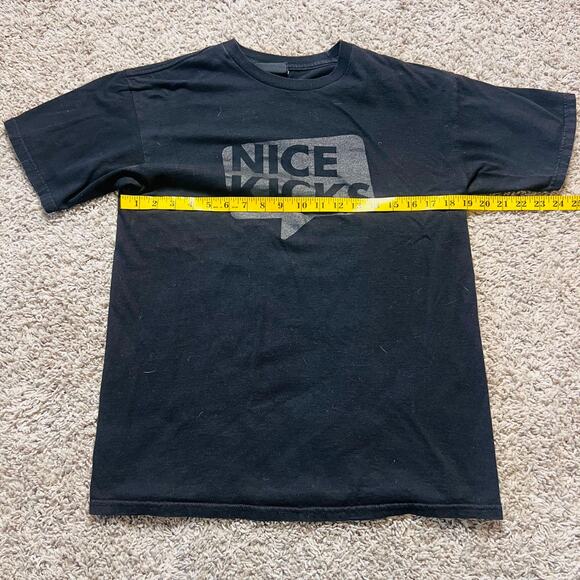 Black on Black Matte Nice Kicks Logo Sneaker Casual Tee Medium - Picture 2 of 4